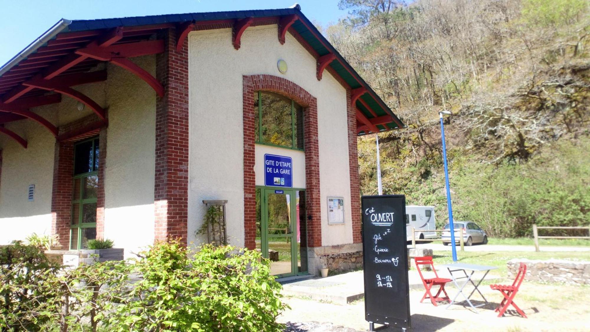 Ostal Scrignac - Gite D'Etape De La Gare 外观 照片